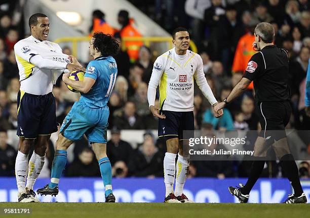 Tom Huddlestone argues with Stephen Hunt of Hull City during the Barclays Premier League match between Tottenham Hotspur and Hull City at White Hart...