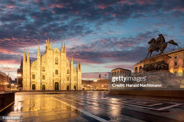 piazza duomo in milan - domplatz stock-fotos und bilder