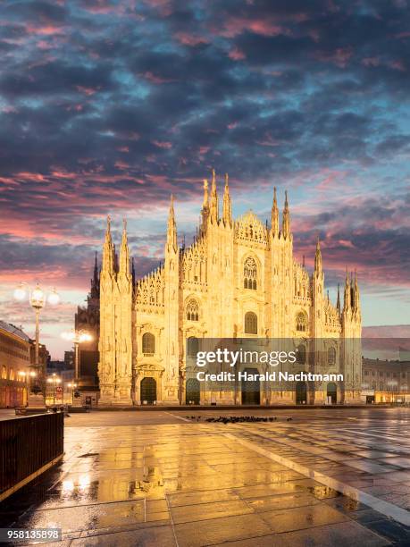 piazza duomo in milan - duomo milano stock pictures, royalty-free photos & images