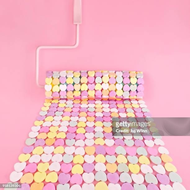 paint roller with candy hearts - candy hearts stockfoto's en -beelden