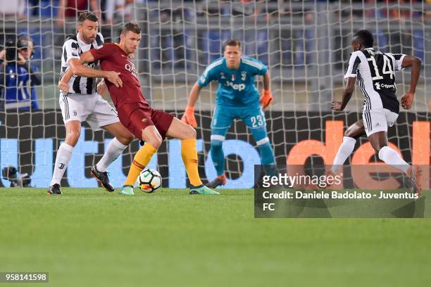 Andrea Barzagli of Juventus competes for the ball with Edin Dzeko of AS Roma during the serie A match between AS Roma and Juventus at Stadio Olimpico...