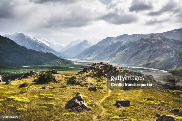 ushaia landschaft in argentinien - ushuaia stock-fotos und bilder