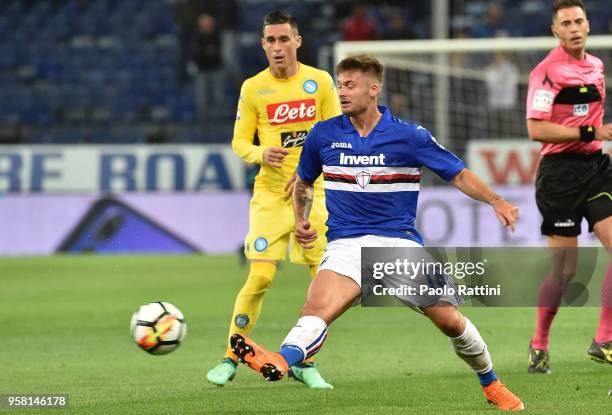 Karol Linetty of Sampdoria and Jos Callejon of Napoli during the serie A match between UC Sampdoria and SSC Napoli at Stadio Luigi Ferraris on May...