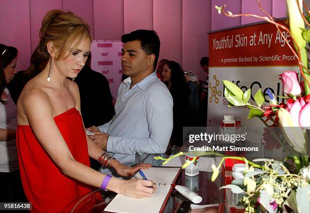 Actress Ashley Jones poses at the Kari Feinstein Golden Globes Style Lounge at Zune LA on January 14, 2010 in Los Angeles, California.