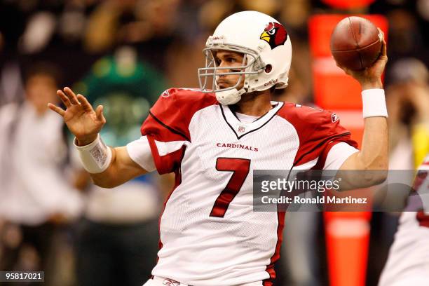 Quarterback Matt Leinart of the Arizona Cardinals throws a pass against the New Orleans Saints during the NFC Divisional Playoff Game at Louisana...