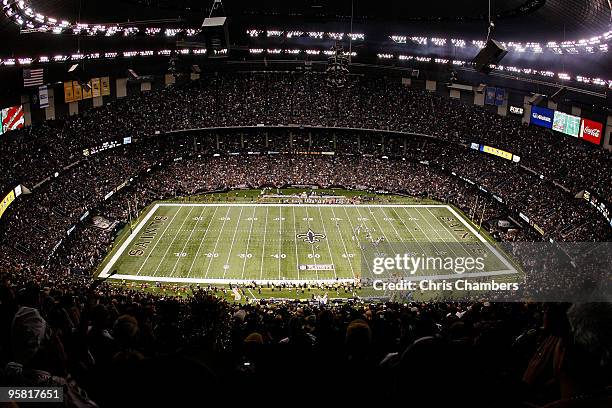 General view of Tim Hightower of the Arizona Cardinals running for a 70-yard touchdown in the first quarter against the New Orleans Saints during the...