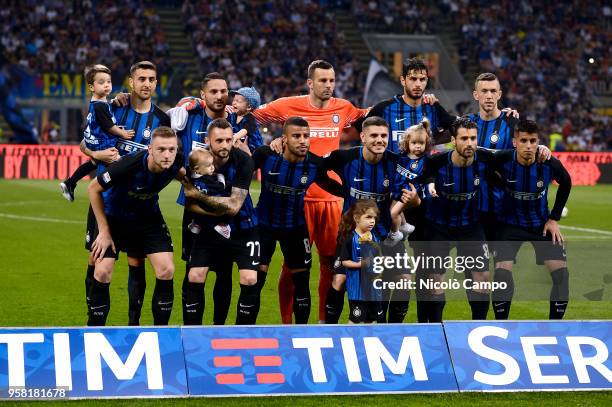 Players of FC Internazionale pose for a team photo with their children prior to the Serie A football match between FC Internazionale and US Sassuolo....