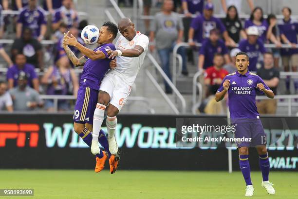 Yoshimar Yotun of Orlando City SC gets hit in the face by the ball while fighting Darlington Nagbe of Atlanta United FC as Mohamed El-Munir of...