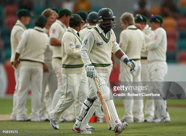 Mohammad Yousuf of Pakistan walks back to the rooms after he was dismissed by Shane Watson of Australia during day four of the Third Test match...