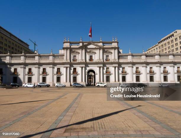 palacio de la moneda, santiago, chile - plaza de la moneda stock pictures, royalty-free photos & images