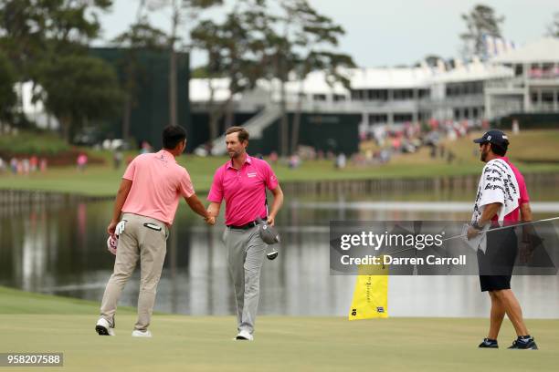 Webb Simpson shakes hands with Danny Lee of New Zealand on the 18th hole during the final round of THE PLAYERS Championship on THE PLAYERS Stadium...