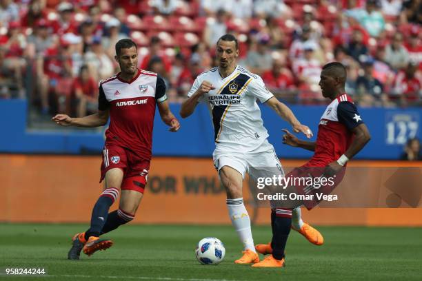 Texas Zlatan Ibrahimovic of LA Galaxy fights for the ball with Carlos Gruezo of FC Dallas during the match between Dallas FC and LA Galaxy at Toyota...