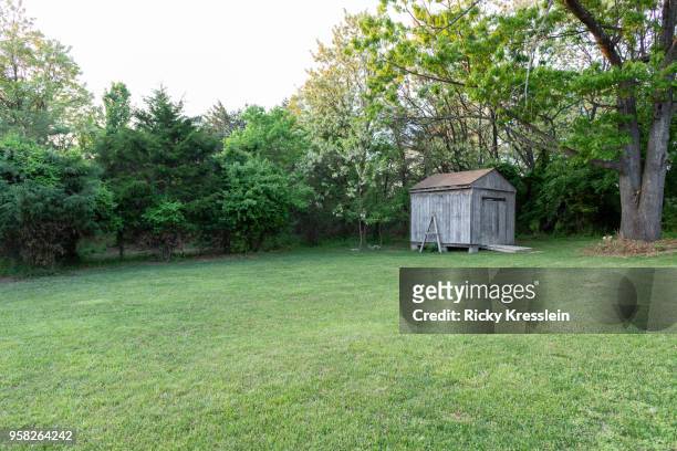 backyard shed - woodbridge virginia - fotografias e filmes do acervo