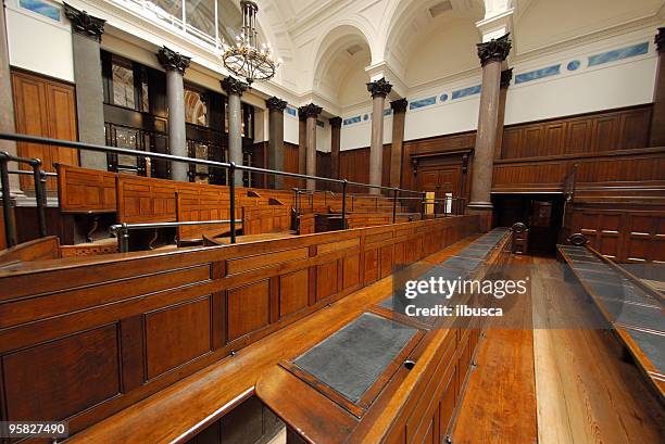 dentro de st.george's hall em liverpool - legal trial - fotografias e filmes do acervo