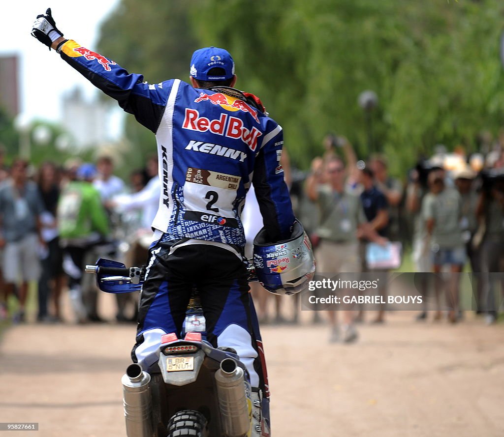 France's Cyril Despres celebrates after