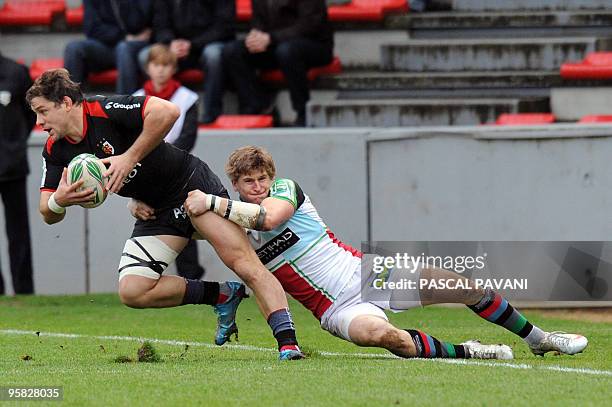 Toulouse's winger Cedric Heymans is tackled by London Harlequins' winger David Strettle during their European Cup rugby union match on January 17,...