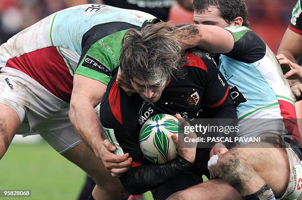 Toulouse's fullback Maxime Medard tries to escape from London Harlequins defenders during their European Cup rugby union match Toulouse vs London...