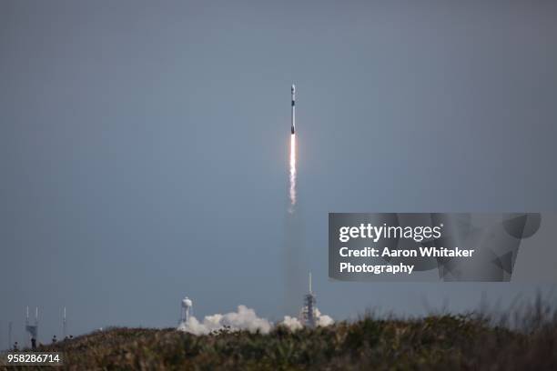 rocket launch - lanzamiento publicitario fotografías e imágenes de stock