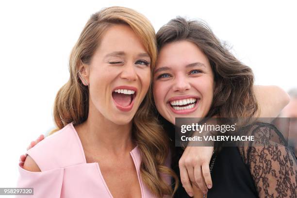 Brazilian actress Mariana Ximenes and Brazilian actress Bruna Linzmeyer pose on May 14, 2018 during a photocall for the film "O Grande Circo Mistico...