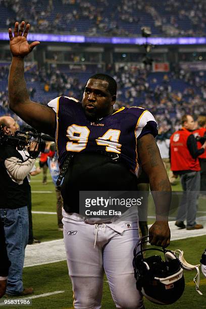 Pat Williams of the Minnesota Vikings walks off the field after defeating the Dallas Cowboys 34-3 during the NFC Divisional Playoff Game at Hubert H....