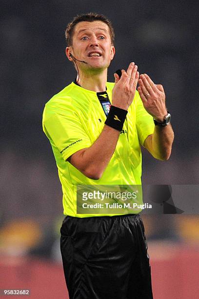 Referee Daniele Orsato issues instructions during the Serie A match between SSC Napoli and US Citta di Palermo at Stadio San Paolo on January 17,...