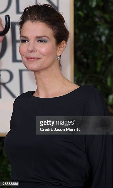 Actress Jeanne Tripplehorn arrives at the 67th Annual Golden Globe Awards held at The Beverly Hilton Hotel on January 17, 2010 in Beverly Hills,...