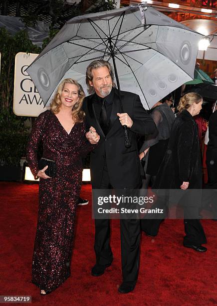 Actor Jeff Bridges and wife Susan Geston arrive at the 67th Annual Golden Globe Awards at The Beverly Hilton Hotel on January 17, 2010 in Beverly...