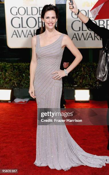 Actress Jennifer Garner arrives at the 67th Annual Golden Globe Awards held at The Beverly Hilton Hotel on January 17, 2010 in Beverly Hills,...