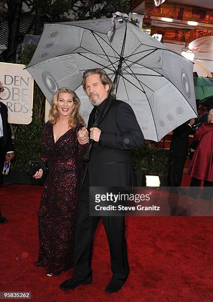 Actor Jeff Bridges and wife Susan Geston arrive at the 67th Annual Golden Globe Awards at The Beverly Hilton Hotel on January 17, 2010 in Beverly...