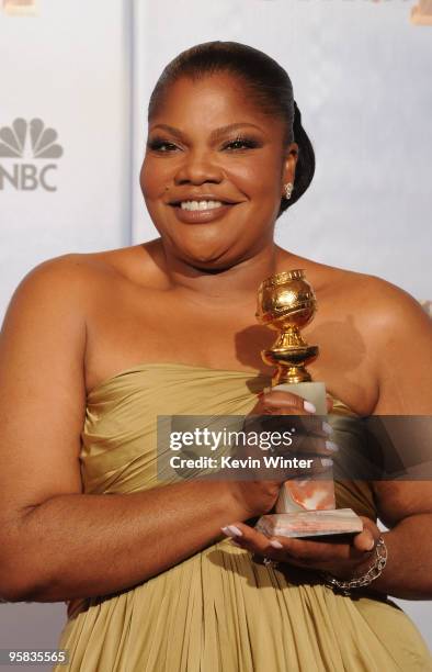 Actress Mo'Nique poses with her Best Performance by an Actress in a Supporting Role in a Motion Picture award for "Precious" in the press room at the...