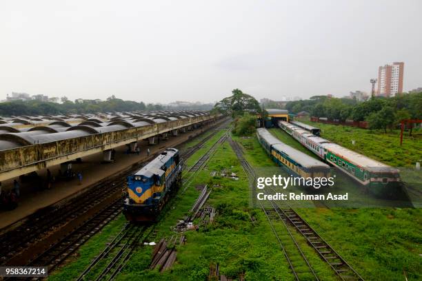 kamalapur railway station of bangladesh - rainy day in dhaka stock pictures, royalty-free photos & images