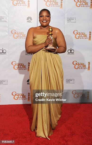 Actress Mo'Nique poses with her Best Performance by an Actress in a Supporting Role in a Motion Picture award for "Precious" in the press room at the...