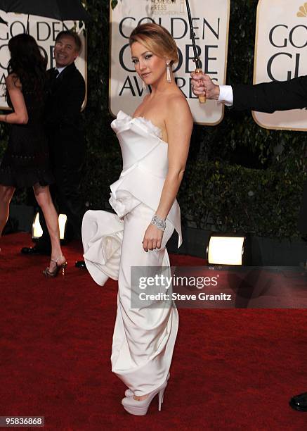 Actress Kate Hudson arrives at the 67th Annual Golden Globe Awards at The Beverly Hilton Hotel on January 17, 2010 in Beverly Hills, California.