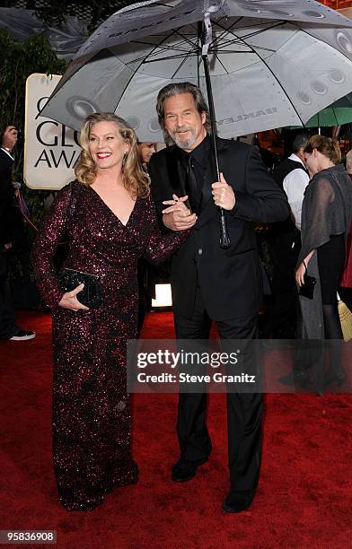 Actor Jeff Bridges and wife Susan Geston arrive at the 67th Annual Golden Globe Awards at The Beverly Hilton Hotel on January 17, 2010 in Beverly...