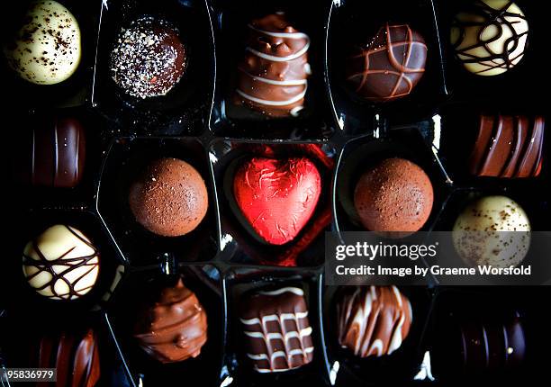 chocolate box - box of chocolate stockfoto's en -beelden