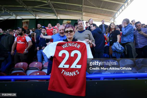 An Arsenal fan holds a shirt thank Arsene Wenger manager of Arsenal for his 22 years service to the club during the Premier League match between...