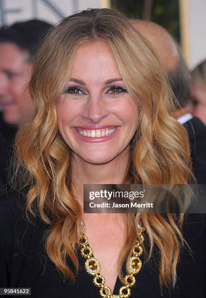 Actress Julia Roberts arrives at the 67th Annual Golden Globe Awards held at The Beverly Hilton Hotel on January 17, 2010 in Beverly Hills,...