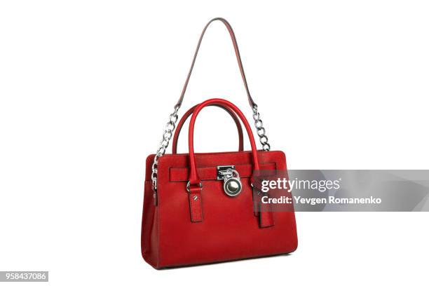 red leather women's handbag on white background - sac-à-main-rouge photos et images de collection
