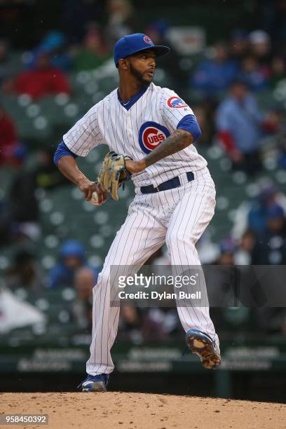 Carl Edwards Jr. #6 of the Chicago Cubs pitches in the eighth inning against the Chicago White Sox at Wrigley Field on May 12, 2018 in Chicago,...