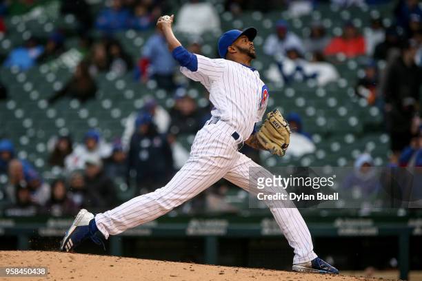 Carl Edwards Jr. #6 of the Chicago Cubs pitches in the eighth inning against the Chicago White Sox at Wrigley Field on May 12, 2018 in Chicago,...