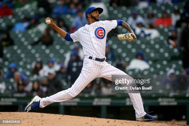 Carl Edwards Jr. #6 of the Chicago Cubs pitches in the eighth inning against the Chicago White Sox at Wrigley Field on May 12, 2018 in Chicago,...