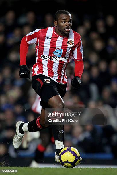 Darren Bent of Sunderland passes the ball during the Barclays Premier League match between Chelsea and Sunderland at Stamford Bridge on January 16,...