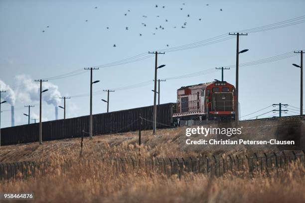 freight train at industrial area transporting coal - baotou fotografías e imágenes de stock