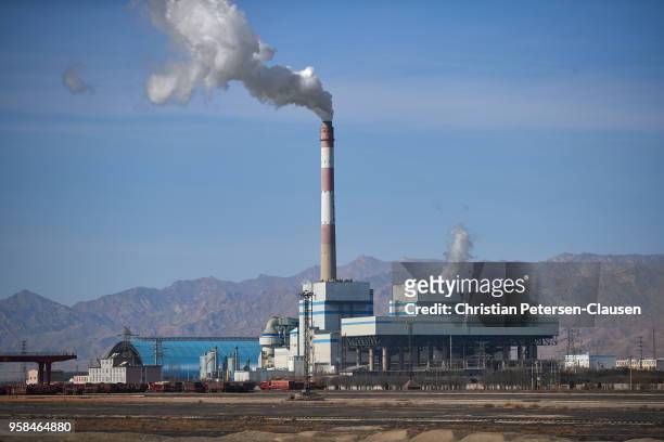coal-fired chinese powerplant - baotou stock-fotos und bilder