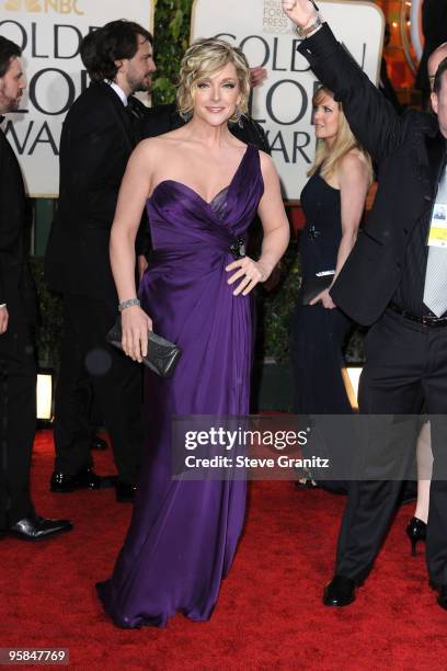 Actress Jane Krakowski arrives at the 67th Annual Golden Globe Awards at The Beverly Hilton Hotel on January 17, 2010 in Beverly Hills, California.