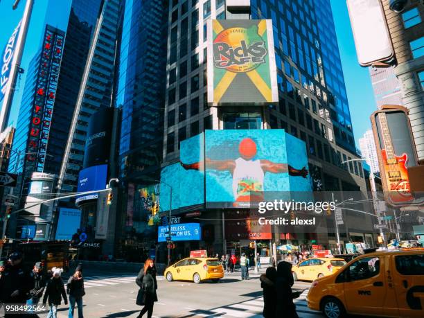 new york city times square - 42nd street stock-fotos und bilder
