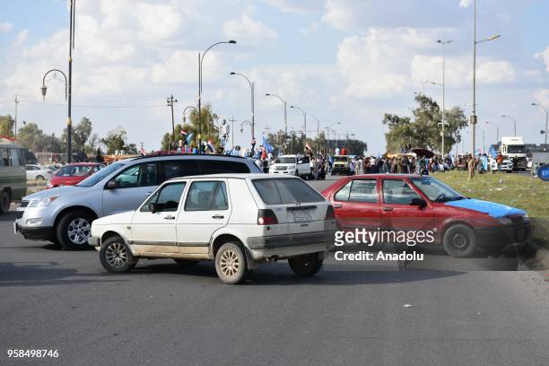 Hundreds of Turkmen block the Kirkuk- Bagdad road as they have taken to the streets to protest alleged electoral fraud, in Kirkuk on May 14, 2018....