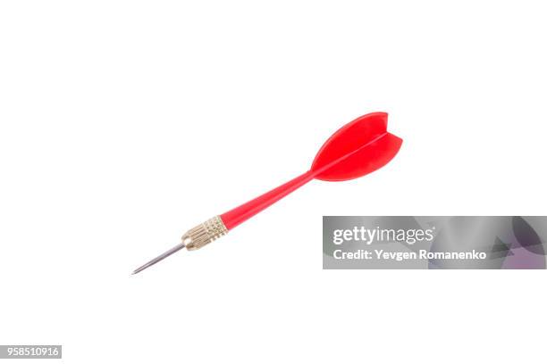 single red dart isolated on white background - dart board stock-fotos und bilder