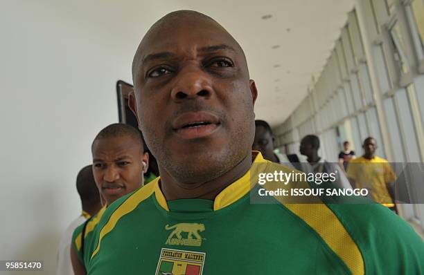 Mali coach Stephan Keshi arrives for a training session on January 17, 2010 at the Chiazi stadium in Cabinda before their group stage match against...