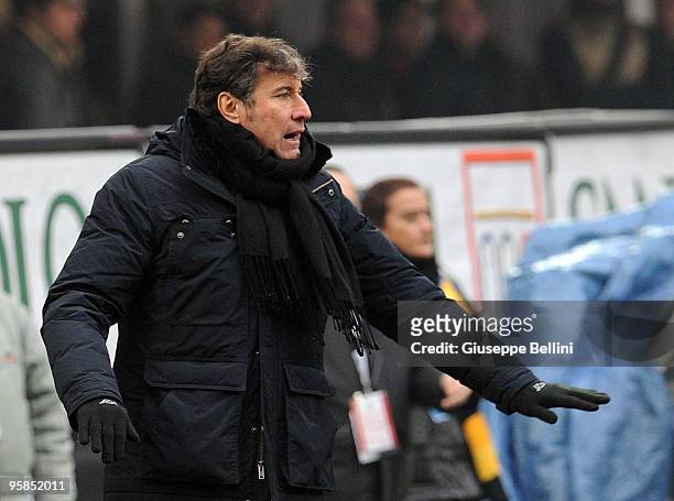 Alberto Malesani the head coach of Siena during the Serie A match between Milan and Siena at Stadio Giuseppe Meazza on January 17, 2010 in Milan,...